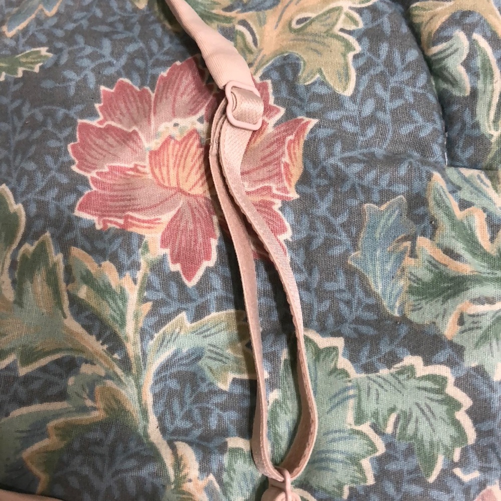 Victorias Secret Bra 34B - Picture 5 of 8